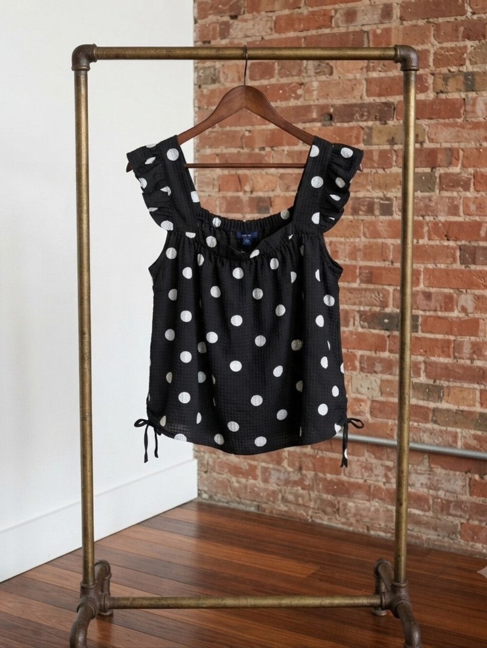 Plus Size B&W POLKA DOT TOP SIZE 22 SCOOP